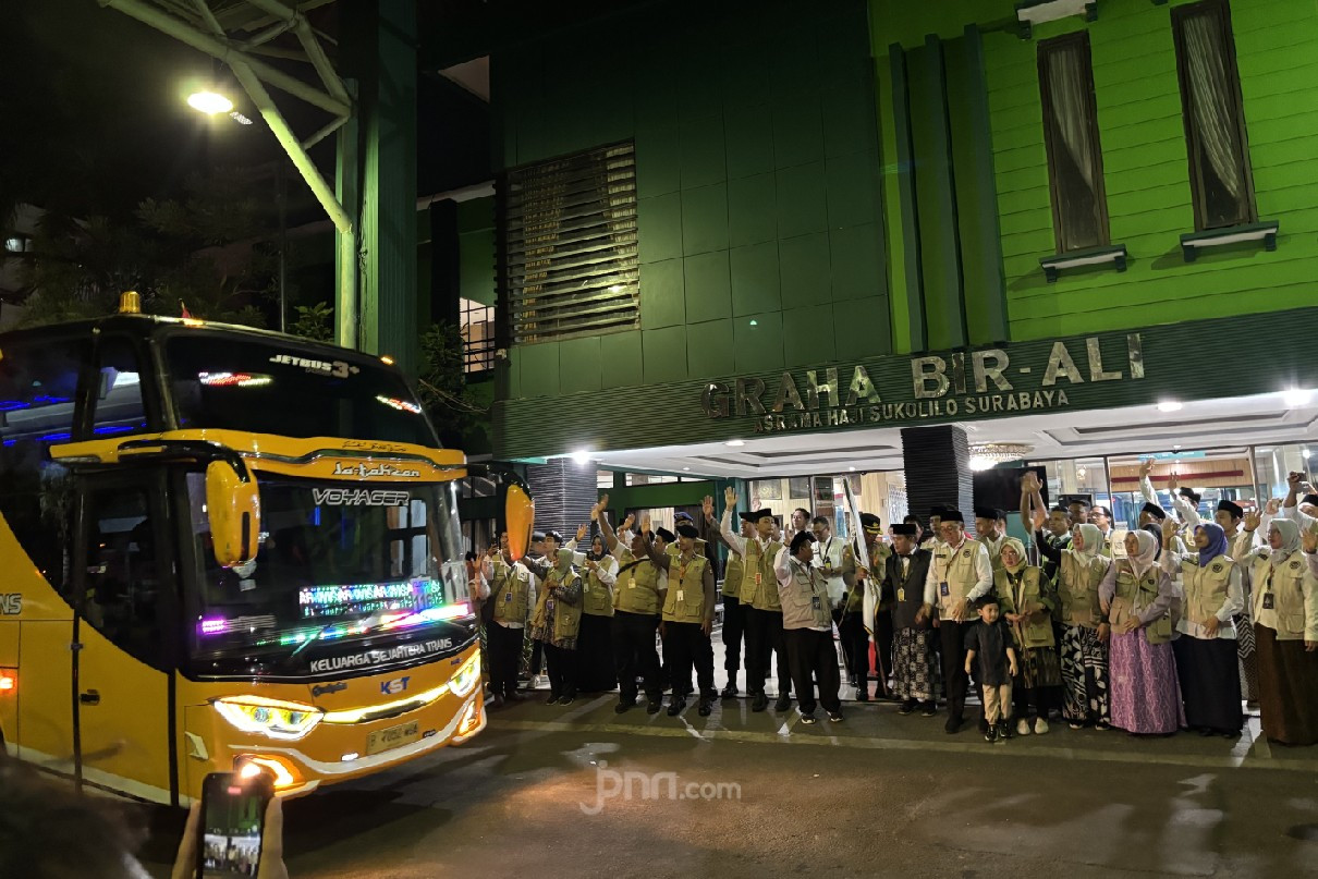 Keberangkatan kloter terakhir haji Surabaya berangkatkan 379 jemaah
